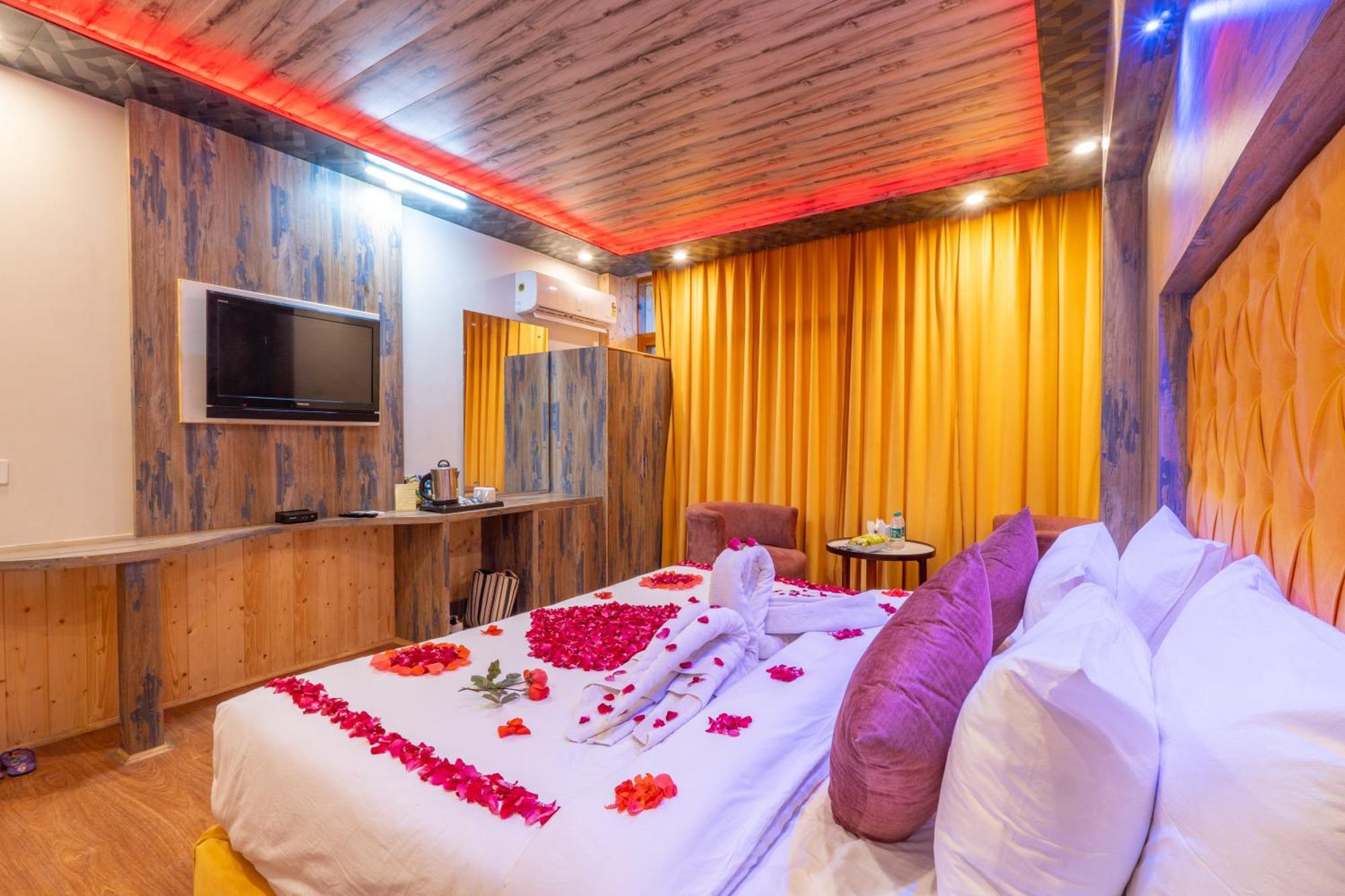 Hill River Resort By West Western Manali  Bagian luar foto